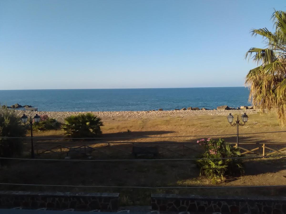 Casa Lungomare Villa Caronia Marina Bagian luar foto